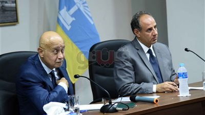 تفاصيل اجتماع رئيس الوزراء بنواب الإسكندرية.. شريف إسماعيل: لا نتستر على الفساد.. حريصون على تنقية البطاقات التموينية.. التوسع في زراعة الأرز غير ممكن.. ونعمل على تطوير المستشفيات والترام