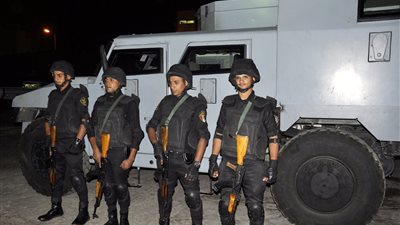 إخلاء سبيل ضابط شرطة متهم بإطلاق النار على سيارة بشبرا الخيمة