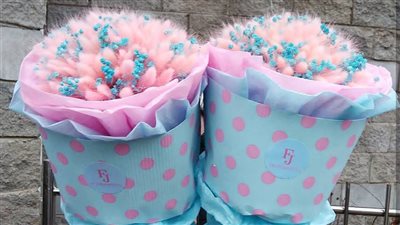 زهور على شكل «غزل البنات» تشعل فيس بوك برقتها (صور)