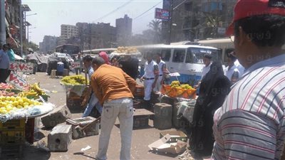 بالصور.. حملة مكبرة لرفع الإشغالات بميدان المطرية