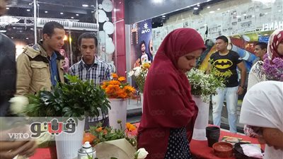 بالفيديو.. فتاة قنائية: الورد لغة الحب في عيد الأم