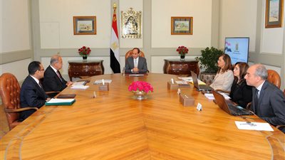 يوم رئاسي مكثف.. السيسي يصدر 15 تكليفا لوزيري المالية والتخطيط.. يهنئ بوليفيا وسنغافورة بالأعياد الوطنية.. يبحث مع نظيره القبرصي تعزيز التعاون.. يوفد مندوبا للتعزية في السمان