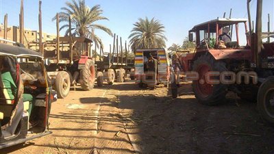 بالصور.. أهالي «جراجوس» يتضررون من تجاوزات مسئولي مصنع السكر بقوص