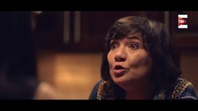 بالفيديو.. نصائح الأم لابنتها لـ«اصطياد عريس» بحفلات الزفاف في «هربانة منها»