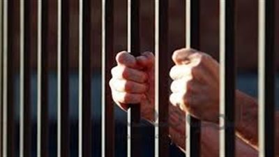 حبس عاطل قتل والده ودفن جثته داخل حظيرة ماشية في بولاق