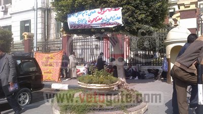 أهالى أوراسكوم يواصلون اعتصامهم أمام ديوان محافظة القاهرة