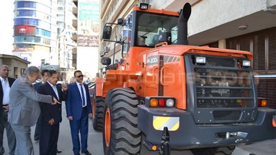 بالصور.. محافظ الغربية: يتفقد لوادر جديدة للنظافة بـ3 ملايين جنيه