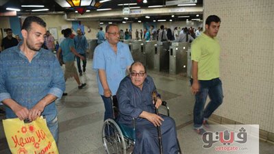 بالصور.. المترو يوفر كراسي متحركة لكبار السن وذوي الاحتياجات الخاصة