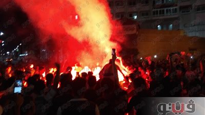بالفيديو.. الألعاب النارية تضيء سماء بورسعيد احتفالا بالفوز على الزمالك