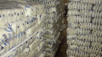 ضبط 2.5 طن سكر قبل ترويجها بالسوق السوداء في أسيوط