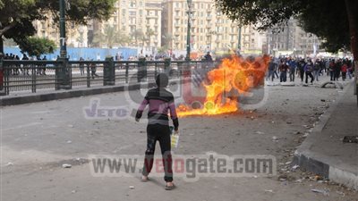 هدوء حذر وإطلاق ألعاب نارية على كوبرى قصر النيل