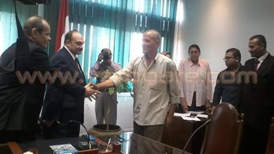 بالصور.. محافظ القليوبية يكرم وكيل التموين لتعاونه في قضية فساد القمح