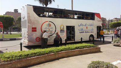 3 أتوبيسات بطابقين أمام محافظة القاهرة للتوعية بالمشاركة في الانتخابات