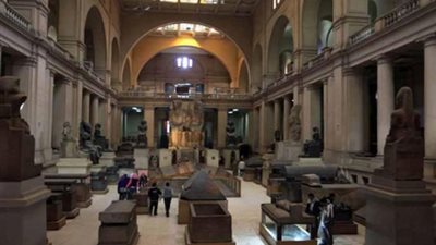 استعادة 71 قطعة أثرية وعملة ذهبية من مسروقات متحف آثار ملوى