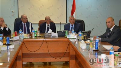 «البنا» يكرم «أبو العزم» في اجتماع مجلس إدارة البنك الزراعي