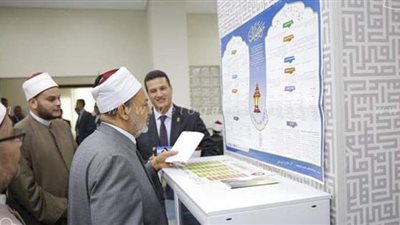 مركز الأزهر للفتوى يوضح أحكام صلاة المرأة في الأماكن العامة