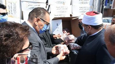 احتفالا بالعيد القومي.. وزير الأوقاف يوزع 4 أطنان لحوم على فقراء الشرقية
