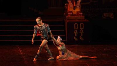 مختارات من باليهات كليوباترا وزوربا على مسرح النافورة بالأوبرا.. الأحد