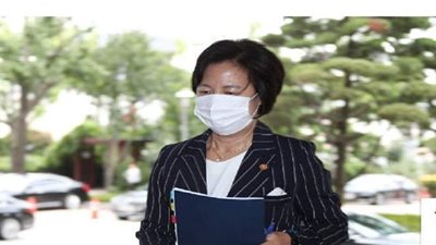 وزيرة العدل الكورية تطلب وساطة لمنح ابنها معاملة خاصة بالجيش