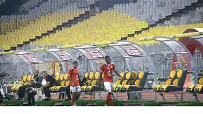 سر غضب لاعب الأهلي خلال لقاء الإسماعيلي