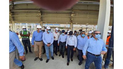 الملا يتفقد مشروع تداول وتخزين المنتجات البترولية بميناء السخنة