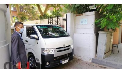 لحظة تشييع جثمان عزمي مجاهد من مستشفى الدقي لمقابر 6 أكتوبر | فيديو وصور