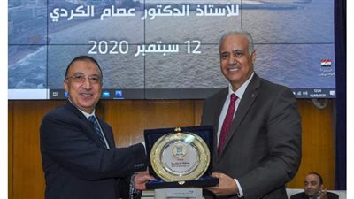 محافظ الإسكندرية يشارك في تكريم رئيس جامعه الإسكندرية المنتهية مدته