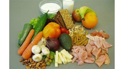 ٧ أطعمة تتحكم في مستويات السكر بالدم وتحمي من خطر الإصابة بالمرحلة الثانية