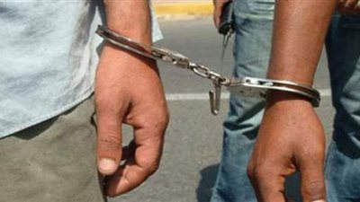 ضبط 3 عاطلين لسرقتهم سيارة ربع نقل بالتجمع  الخامس