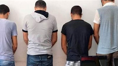القبض على 4 لصوص لسرقتهم أسلاكا كهربائية بالنزهة