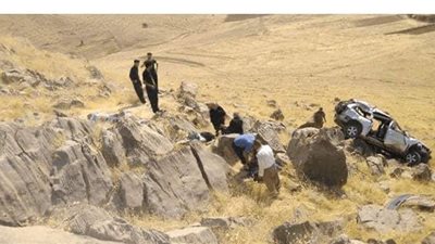 مقتل وإصابة 7 عراقيين جراء سقوط سيارتهم من أعلي جبل