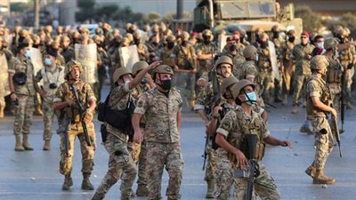 الجيش اللبناني يطلق النار لتفريق محتجين قرب قصر الرئاسة