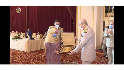 وزير الدفاع يكرم القادة المحالين للتقاعد وسيدة القطار | فيديو