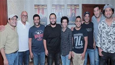 أحمد رزق ومحمد جمعة يحضران عرض مسرحية 