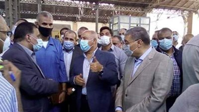 وزير النقل يشدد على ارتداء الكمامات  بجولته على سكك حديد  المنيا