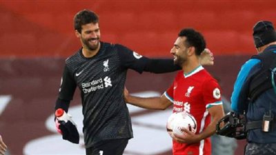 أليسون بيكر  مشيدا بـ