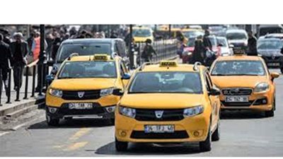 سائق أجرة تركي يعيد 2,5 كيلو جرام من الذهب لزبون نسيها في سيارته