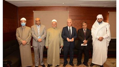 انطلاق الدورة التأهيلية لأئمة ليبيا بمنظمة خريجي الأزهرعبر الفيديوكونفرانس | صور