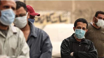 بعد تحذيرات وزارة  الصحة .. استشاري صدر يكشف خطورة عدم ارتداء الكمامة (فيديو)
