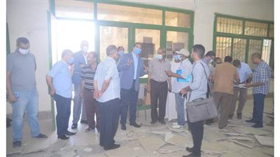 رئيس جامعة سوهاج يتفقد أعمال تجهيز أول مركز للامتحانات الإلكترونية