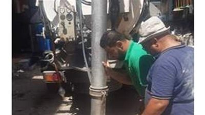 استمرار أعمال تطهير شبكات الصرف الصحي بمدن القناة