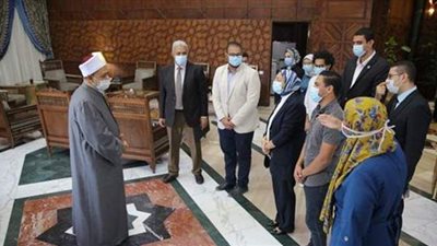 الإمام الأكبر يلتقي فريق 