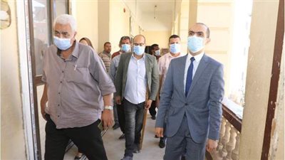 نائب محافظ سوهاج يتفقد سير العمل بإدارة خدمة المواطنين  ا صور