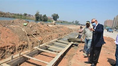 محافظ القليوبية يوجه بسرعة إنهاء أعمال الرصف بطريق شركات البترول