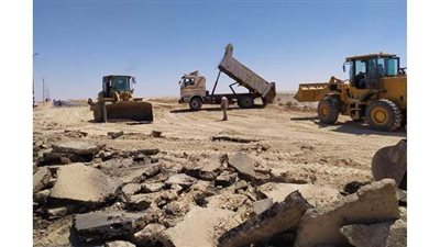 الوادى الجديد تبدا إزالة المطبات  بالطرق السريعة بواحة الداخلة