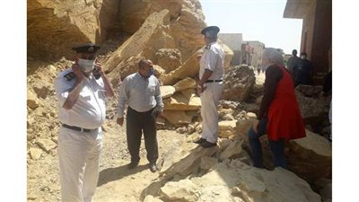 إنقاذ عشرات المنازل بعزبة قلمشاة بالفيوم من كارثة  سقوط كتلة صخرية