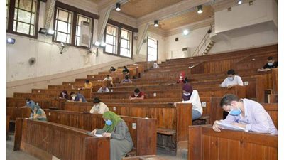 جامعة القاهرة تواصل امتحانات الدراسات العليا بالكليات وسط إجراءات احترازية