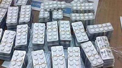 استعجال تقرير المعمل الكيماوي حول شرائط ترامادول حاول راكب تهريبها في المطار