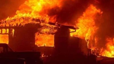 إخماد حريق هائل نشب أعلى سطح مستشفى بالدقى