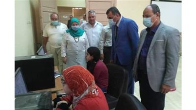 مدير تعليم سوهاج يتابع امتحانات التقدم لمدارس 